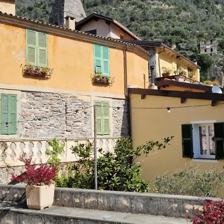 Liguria Host بيت للعطل